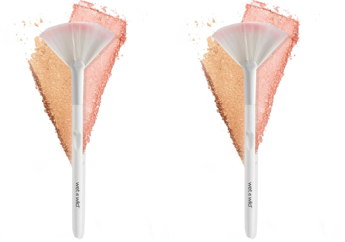 wet n wild Powder Brush, Ultra-Plush Synthetic Bristles for Flawless Application, Soft Touch, Ergonomic Handle for Comfortable Precision Control
